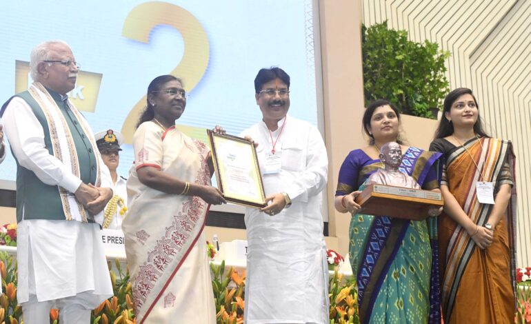 President Murmu Presents Swachh Survekshan Awards, Calls for Embracing Traditional Wisdom for Modern Circularity