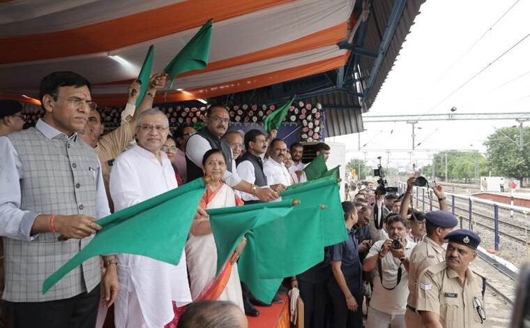 Railway Minister Ashwini Vaishnaw Announces Major Rail, Industrial Projects in Bhavnagar; Flags Off Bhavnagar-Ayodhya Weekly Express