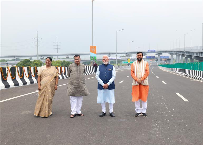 PM Modi Inaugurates ₹11000 Crore National Highway Projects in Delhi, Calls for ‘Vocal for Local’ Push
