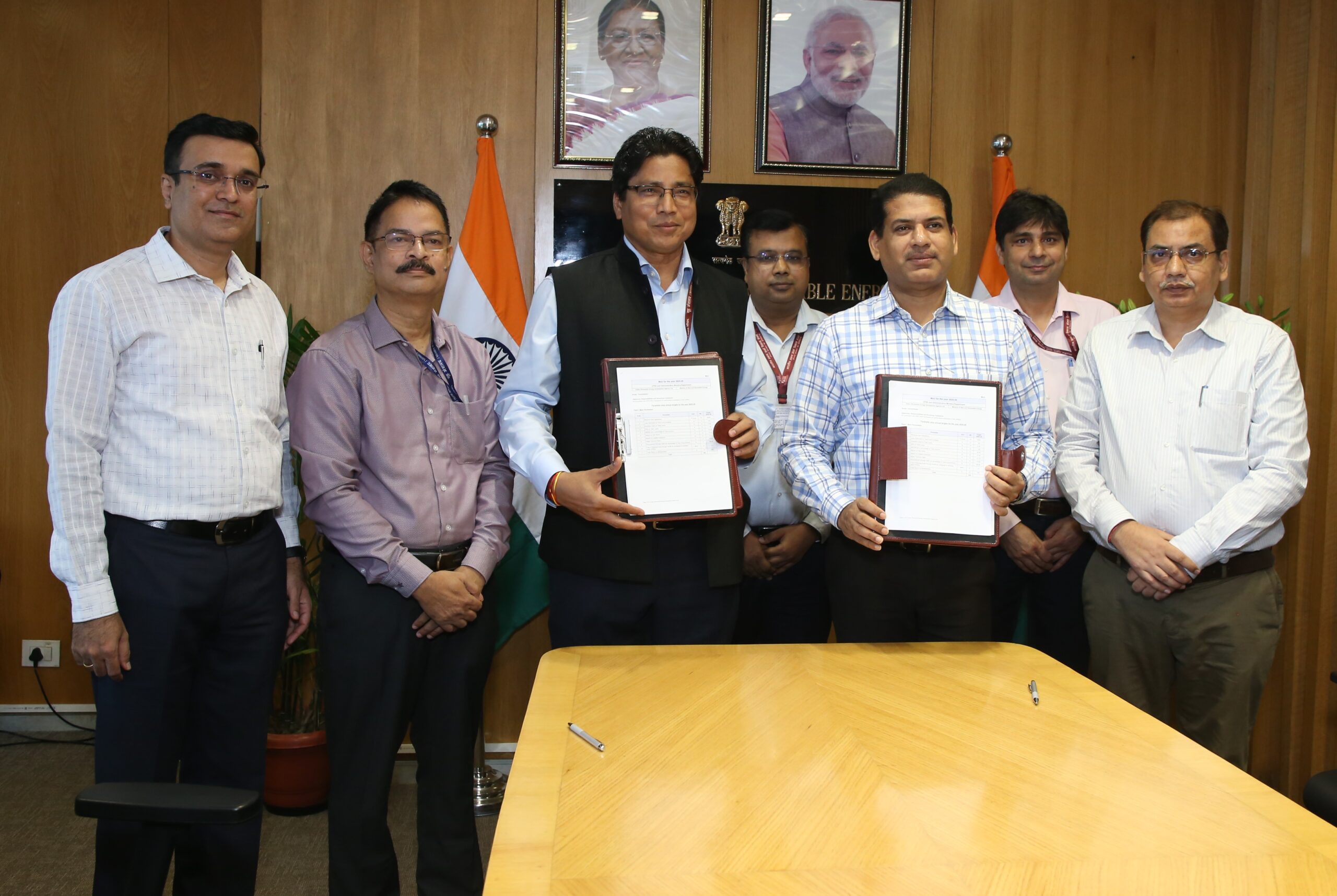 IREDA Signs Performance MoU with MNRE, Sets ₹8200 Crore Revenue Target for FY 2025-26