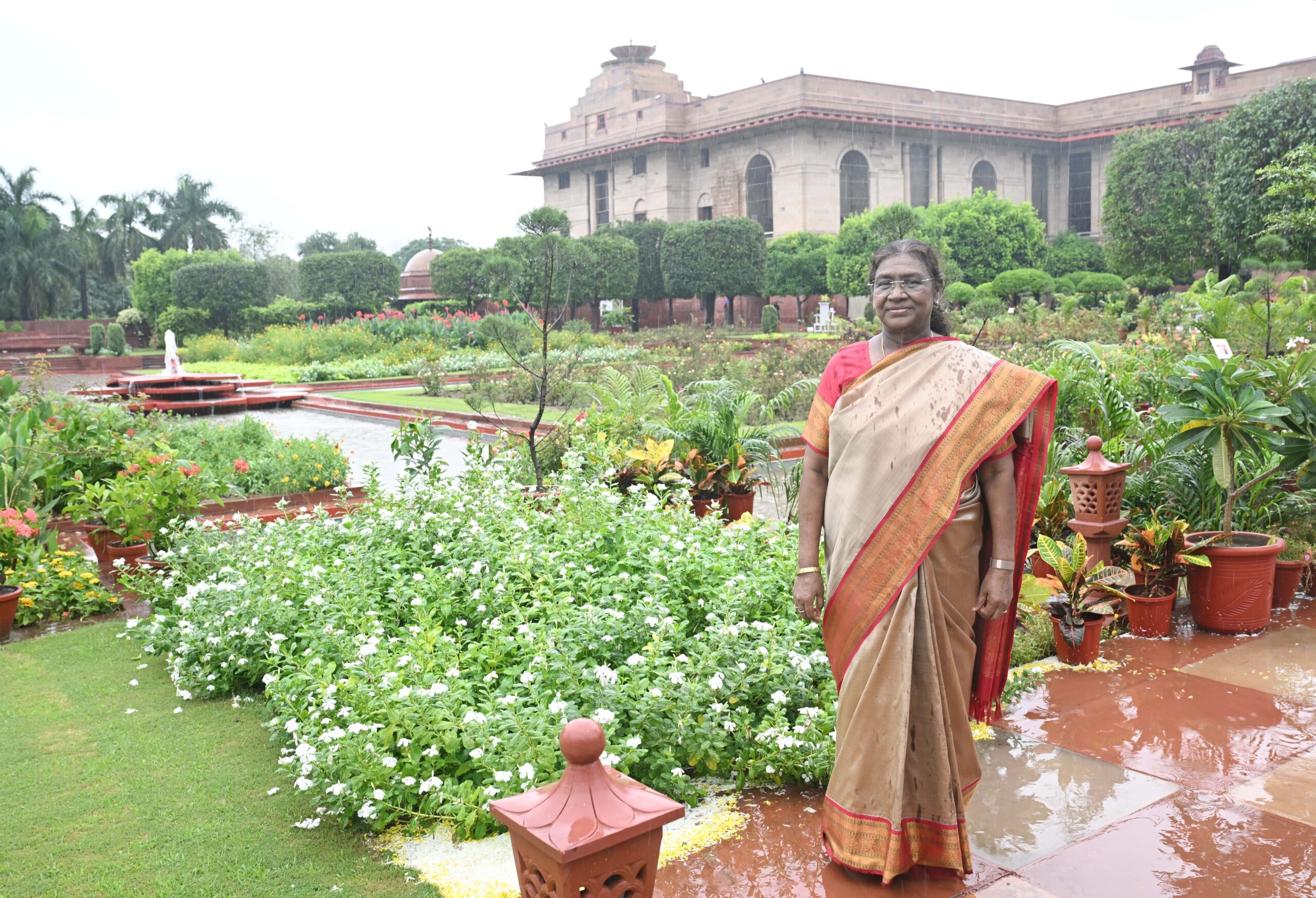 President Murmu Inaugurates Amrit Udyan Summer Annuals 2025, Opens to Public from August 16