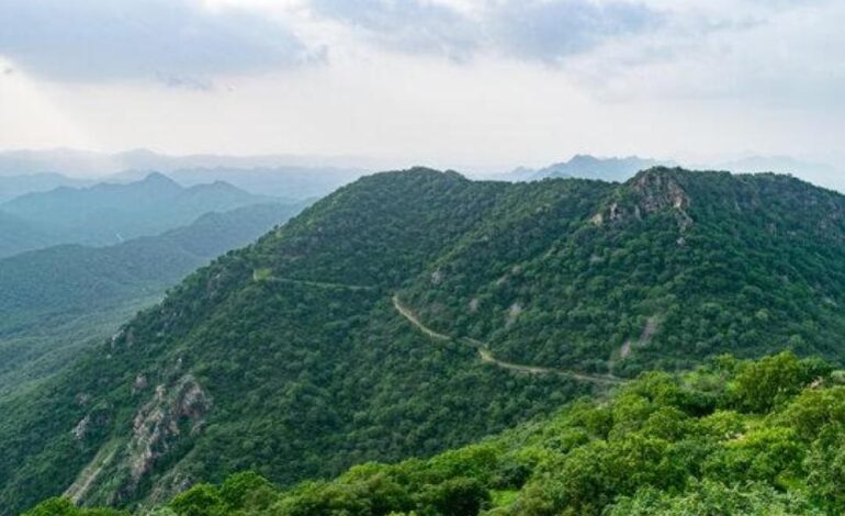 Supreme Court Tightens Protection of Aravalli Hills, Imposes Moratorium on New Mining Leases