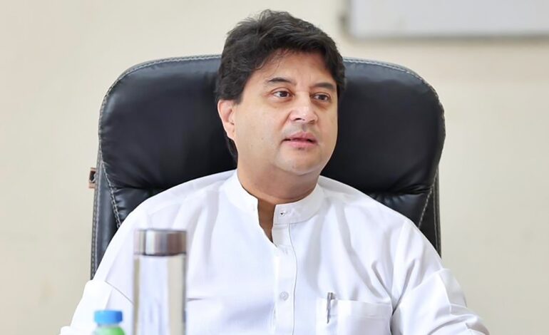 Focus on QoS, mobile base and ARPU to meet revenue targets: Scindia