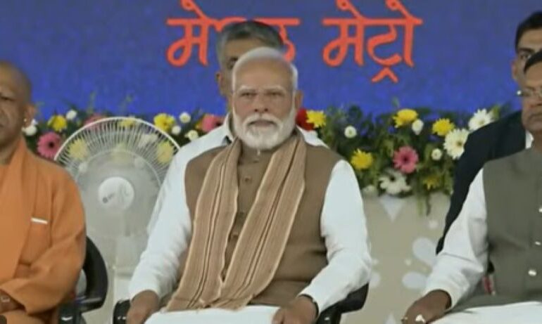 Today, Uttar Pradesh and the entire country are witnessing a new era of world-class infrastructure: Modi