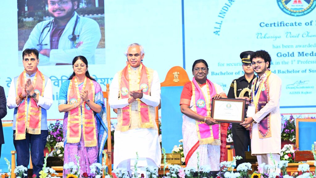 President Droupadi Murmu presents certificates to the doctors at the first convocation ceremony of All India Institute of Medical Sciences Rajkot on Monday.