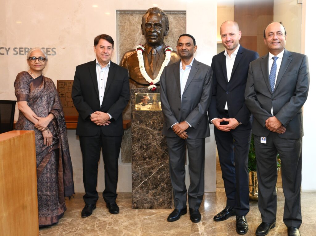 From Left to Right: Aarthi Subramanian, COO, TCS; Guilherme Mendonca, MD and CEO, Siemens Energy India; K. Krithivasan, MD & CEO, TCS; Dr Christian Bruch, President and CEO, Siemens Energy AG; Anupam Singhal, President-Manufacturing, TCS at the MoU signing ceremony at TCS House, Mumbai.