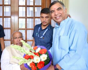 Telangana Government Advisor Harkara Venugopal Rao greets AICC president Mallikarjuna Kharge on birthday