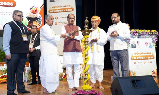 Shivraj Chouhan calls for water-based crop planning, timely procurement for Rabi 2026